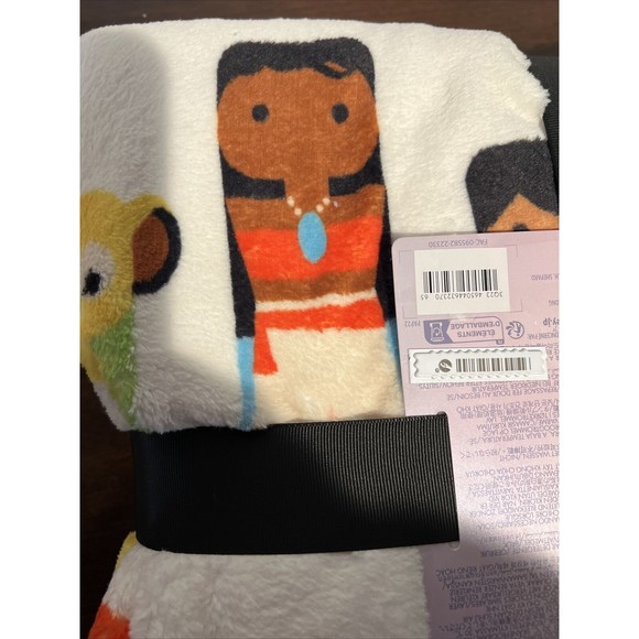 Disney100 Celebration Unified Characters Throw Blanket- 50"x60" - New - Picture 5 of 7